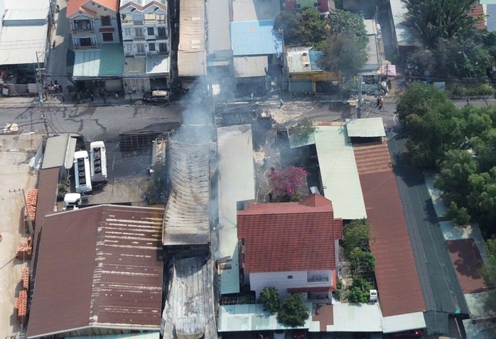 Vụ ch&aacute;y xe bồn chở xăng ở TPHCM g&acirc;y hoang mang tại x&atilde; Nh&agrave; B&egrave; - Ảnh 2.