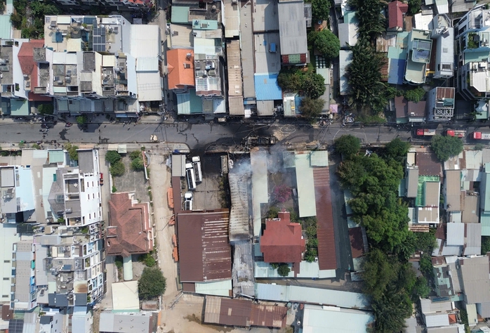 Vụ ch&aacute;y xe bồn chở xăng ở TPHCM g&acirc;y hoang mang tại x&atilde; Nh&agrave; B&egrave; - Ảnh 4.