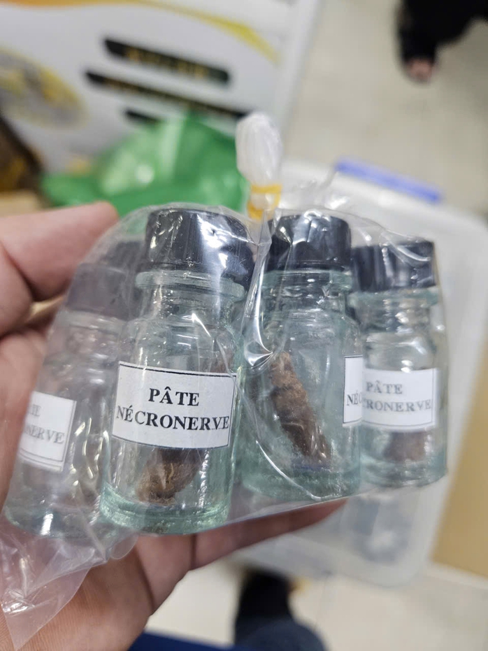 C&ocirc;ng an TPHCM 3 người b&aacute;n chất kịch độc cho c&aacute;c ph&ograve;ng nha khoa - Ảnh 2.