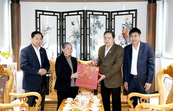 Chủ tịch Quốc hội Trần Thanh Mẫn d&acirc;ng hương tưởng nhớ cố Tổng B&iacute; thư Nguyễn Ph&uacute; Trọng - Ảnh 2.