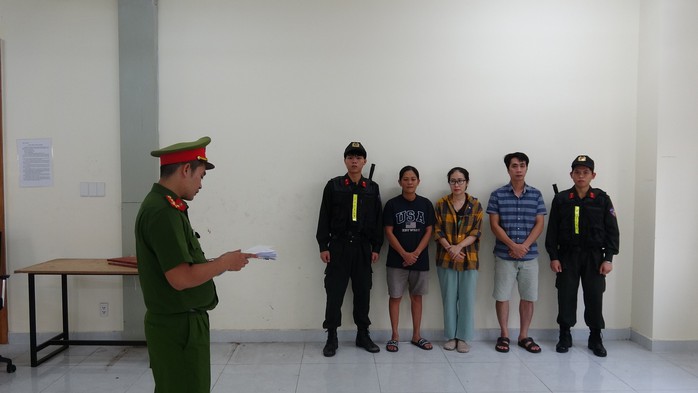 C&ocirc;ng an TPHCM 3 người b&aacute;n chất kịch độc cho c&aacute;c ph&ograve;ng nha khoa - Ảnh 1.