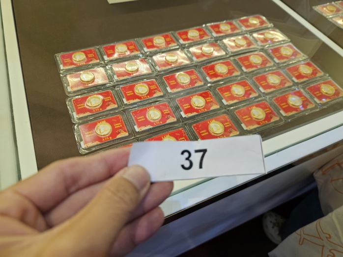 Gi&aacute; v&agrave;ng miếng SJC tăng kỷ lục 2026 , chạm ngưỡng 181 triệu đồng / lượng - Ảnh 2.