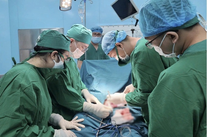 Cấp cứu đường kh&ocirc;ng v&agrave; y tế chuy&ecirc;n s&acirc;u tại C&ocirc;n Đảo: Giờ v&agrave;ng cứu người trong 2026 - Ảnh 2.