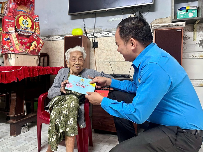 Tri &acirc;n Liệt sĩ c&ocirc;ng vận v&agrave; l&atilde;nh đạo LĐLĐ TPHCM c&aacute;c thời kỳ - Ảnh 1.