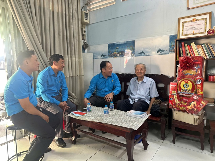 Tri &acirc;n Liệt sĩ c&ocirc;ng vận v&agrave; l&atilde;nh đạo LĐLĐ TPHCM c&aacute;c thời kỳ - Ảnh 2.