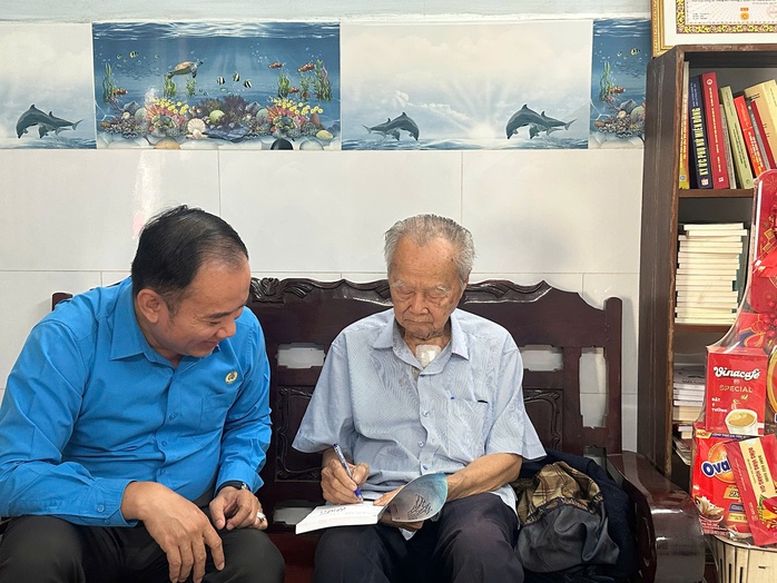 Tri &acirc;n Liệt sĩ c&ocirc;ng vận v&agrave; l&atilde;nh đạo LĐLĐ TPHCM c&aacute;c thời kỳ - Ảnh 3.