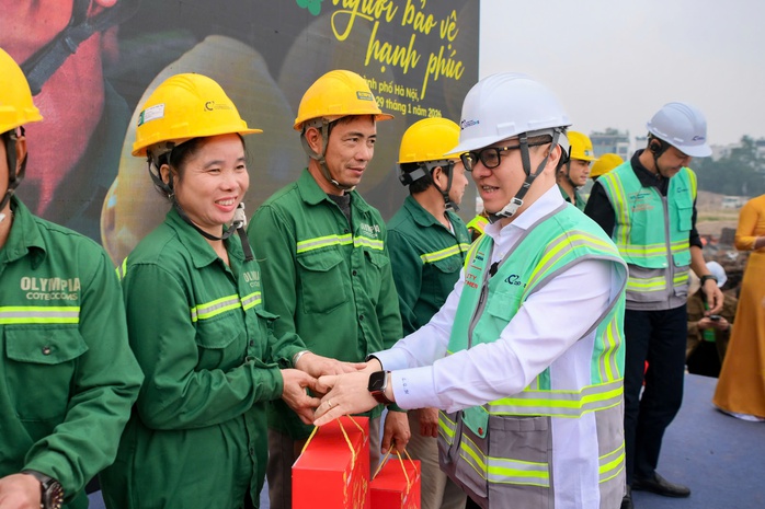 "Xây Tết 2026" trao quà cho hơn 1.100 công nhân tại Hà Nội - Ảnh 2.