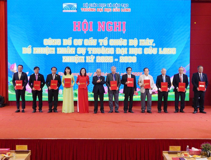 Trường ĐH Cửu Long t&aacute;i bổ nhiệm v&agrave; bổ nhiệm mới khoảng 168 c&aacute;n bộ l&atilde;nh đạo - Ảnh 3.