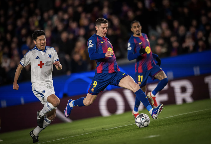 Man City, Barcelona hi&ecirc;n ngang v&agrave;o top 8 Champions League - Ảnh 5.