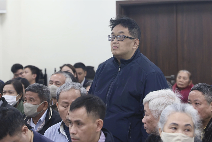 Cựu Viện trưởng Huỳnh Nguyễn Lộc khai không nhận hối lộ trong vụ án lớn 2026 - Ảnh 3. Cựu Viện trưởng Huỳnh Nguyễn Lộc khai không nhận hối lộ trong vụ án lớn 2026 - Ảnh 3.