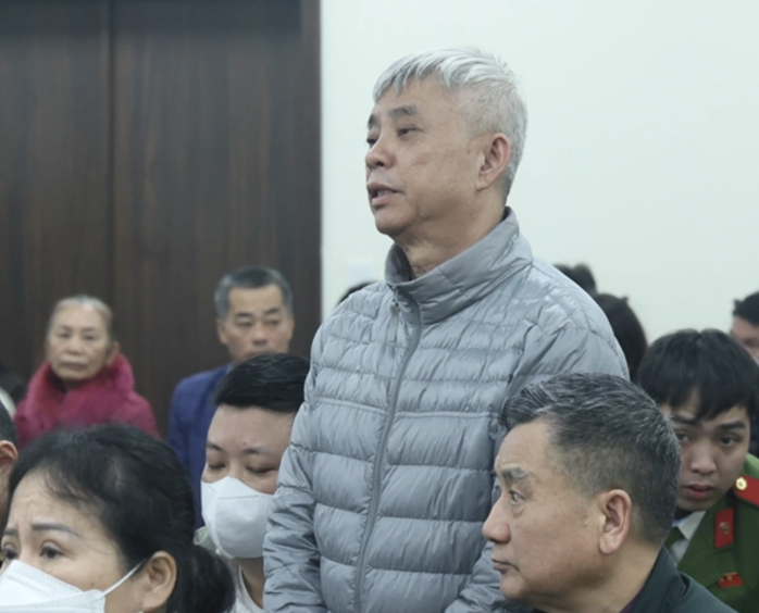 Cựu Viện trưởng Huỳnh Nguyễn Lộc khai không nhận hối lộ trong vụ án lớn 2026 - Ảnh 2. Cựu Viện trưởng Huỳnh Nguyễn Lộc khai không nhận hối lộ trong vụ án lớn 2026 - Ảnh 2.