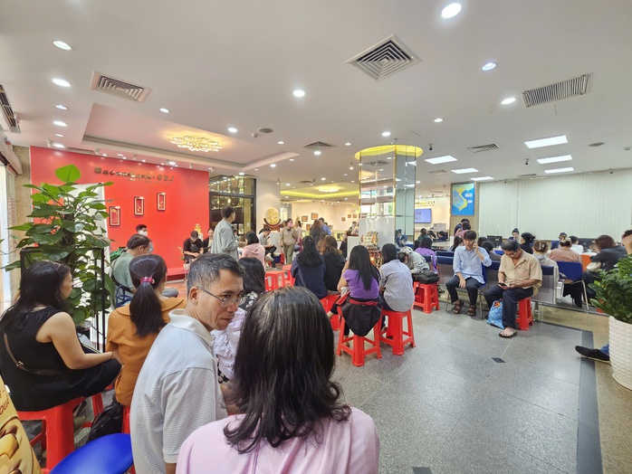 Giá bạc hôm nay 29 - 1: Tăng mạnh hơn 50 % trong một tháng , người dân xếp hàng mua - Ảnh 2. Giá bạc hôm nay 29 - 1: Tăng mạnh hơn 50 % trong một tháng , người dân xếp hàng mua - Ảnh 2.