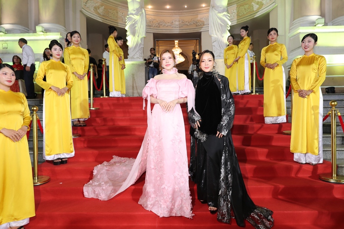 VIDEO: Sao Việt bật m&iacute; &yacute; nghĩa trang phục thảm đỏ Mai V&agrave;ng lần thứ 31 - Ảnh 6.