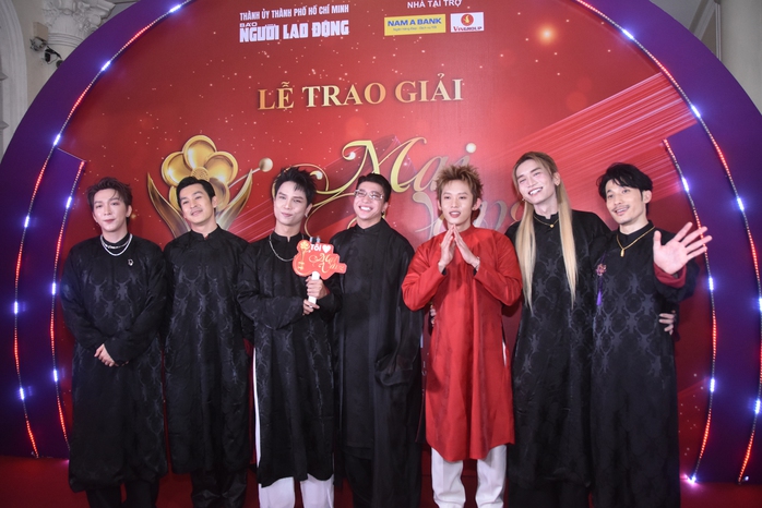 VIDEO: Sao Việt bật m&iacute; &yacute; nghĩa trang phục thảm đỏ Mai V&agrave;ng lần thứ 31 - Ảnh 5.