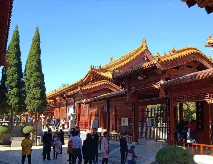 V&igrave; sao giới trẻ Trung Quốc đổ x&ocirc; đi ch&ugrave;a? - Ảnh 1.