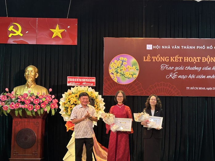 Hội nhà văn TP HCM vinh danh tác phẩm có dấu ấn đời sống - Ảnh 3.