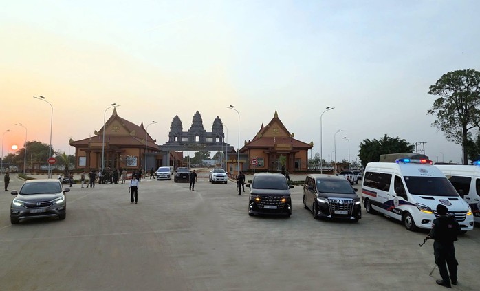 Cận cảnh kh&aacute;m x&eacute;t, bắt giữ băng nh&oacute;m chiếm đoạt hơn 300 tỉ đồng của h&agrave;ng ng&agrave;n người - Ảnh 2.