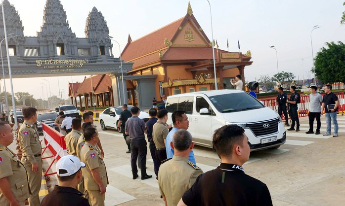 Cận cảnh kh&aacute;m x&eacute;t, bắt giữ băng nh&oacute;m chiếm đoạt hơn 300 tỉ đồng của h&agrave;ng ng&agrave;n người - Ảnh 3.