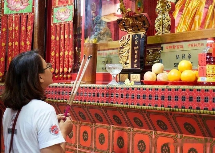 V&igrave; sao giới trẻ Trung Quốc đổ x&ocirc; đi ch&ugrave;a? - Ảnh 2.