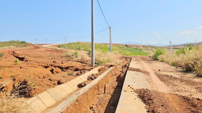 Dự án dân cư 60 tỉ ở Quảng Ngãi tan nát sau mưa lớn - Ảnh 2. Dự án dân cư 60 tỉ ở Quảng Ngãi tan nát sau mưa lớn - Ảnh 2.