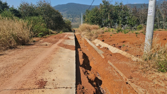 Dự án dân cư 60 tỉ ở Quảng Ngãi tan nát sau mưa lớn - Ảnh 4. Dự án dân cư 60 tỉ ở Quảng Ngãi tan nát sau mưa lớn - Ảnh 4.