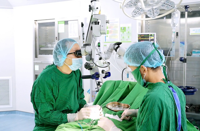 Chạy đua với "giờ v&agrave;ng" cứu người: Nhập viện muộn, lỡ cơ hội l&agrave;m cha - Ảnh 1.