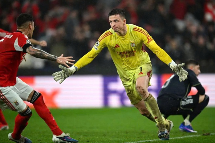 Thủ môn Benfica ghi bàn thắng lịch sử vào lưới Real Madrid là ai? - Ảnh 2.