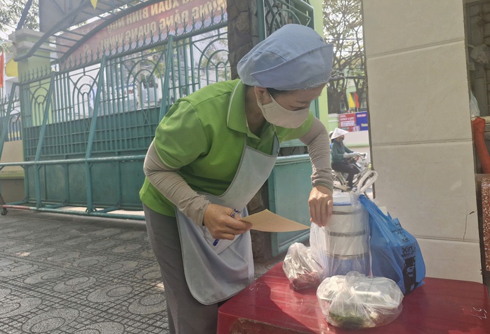 Sở GD-ĐT TPHCM yêu cầu trường học dừng ngay thực phẩm của Sago Food - Ảnh 1.