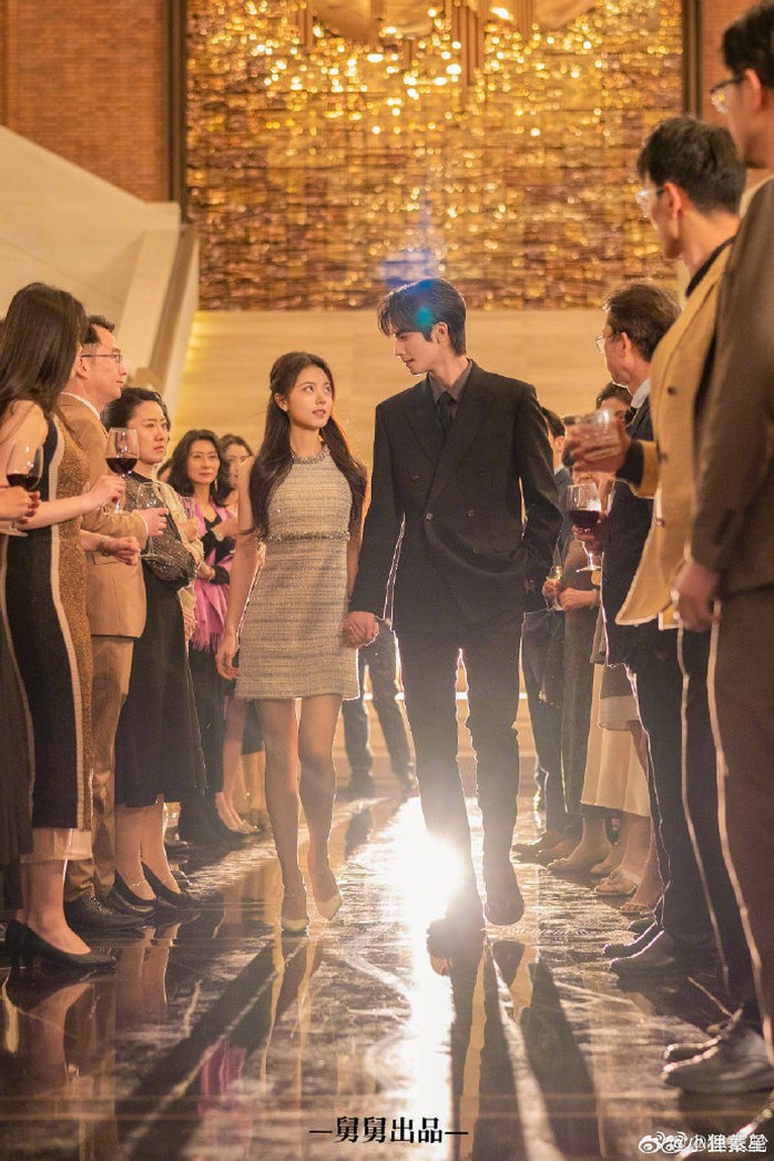 "T&ocirc;i như &aacute;nh dương rực rỡ" bị tẩy chay v&igrave; c&oacute; đường lưỡi b&ograve; phi ph&aacute;p - Ảnh 4.