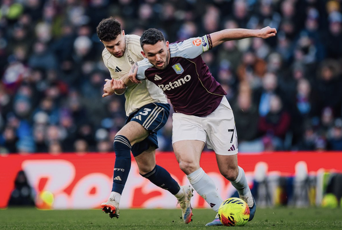 Đ&egrave; bẹp Nottingham Forest, Aston Villa l&ecirc;n nh&igrave; bảng Ngoại hạng - Ảnh 1.