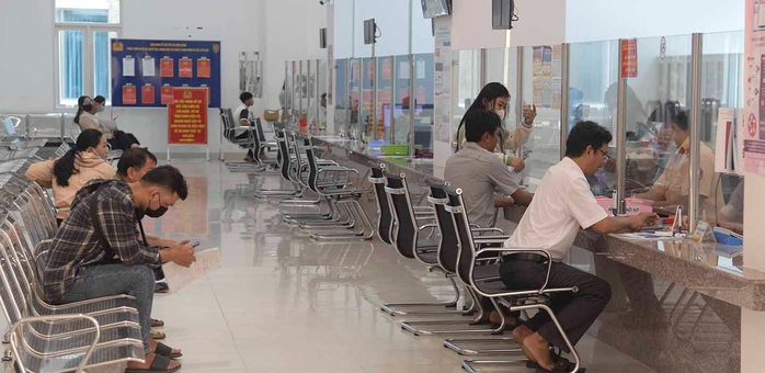 Chủ tịch UBND tỉnh Đồng Tháp ký quyết định quan trọng cho người dân và doanh nghiệp - Ảnh 2. Chủ tịch UBND tỉnh Đồng Tháp ký quyết định quan trọng cho người dân và doanh nghiệp - Ảnh 2.