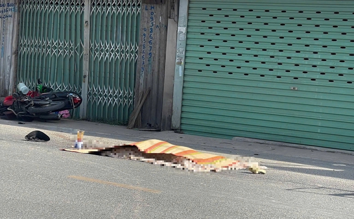 Tai nạn giao thông nghiêm trọng ở TPHCM khiến một người tử vong và một người bị thương - Ảnh 1. Tai nạn giao thông nghiêm trọng ở TPHCM khiến một người tử vong và một người bị thương - Ảnh 1.