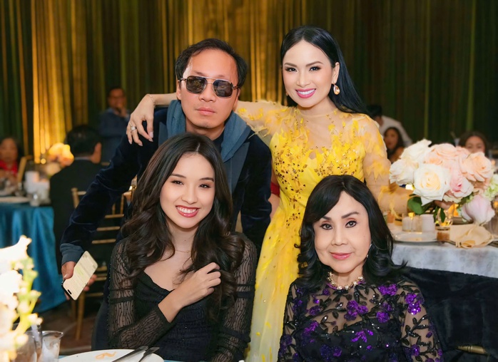 Hà Phương rạng rỡ đầm vàng, "đọ dáng" cùng Minh Tuyết - Ảnh 6.