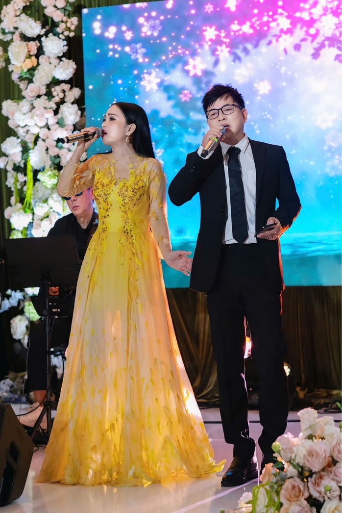 Hà Phương rạng rỡ đầm vàng, "đọ dáng" cùng Minh Tuyết - Ảnh 4.