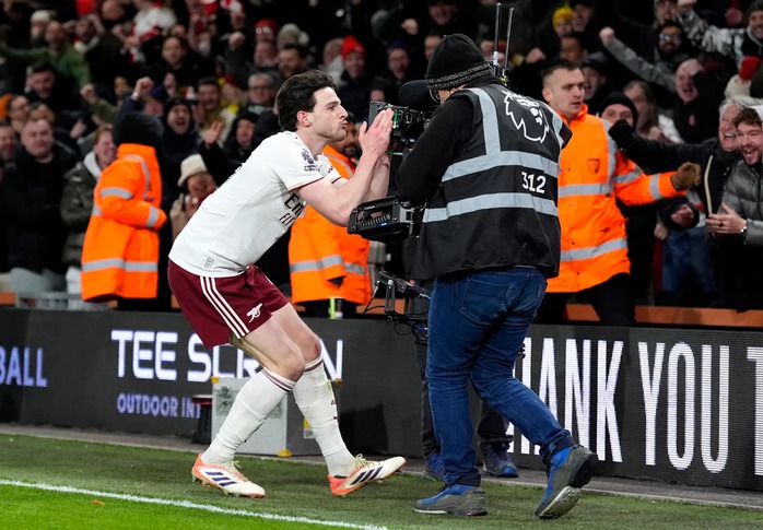  Khoảnh khắc Declan Rice &ldquo;giật&rdquo; chức v&ocirc; địch Ngoại hạng Anh cho Arsenal   - Ảnh 2.
