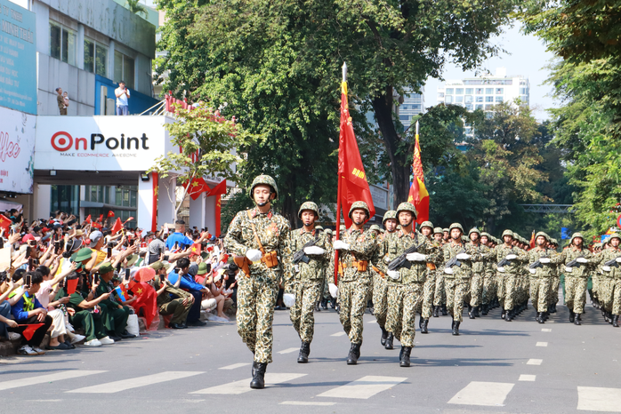 Sinh viên xuất sắc vào Quân đội hưởng phụ cấp 250% lương - Ảnh 1.