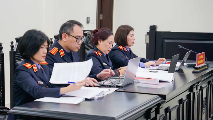 Nhận hối lộ 47 tỉ đồng, cựu Viện trưởng Huỳnh Nguyễn Lộc bị đề nghị 15-17 năm t&ugrave; - Ảnh 3.