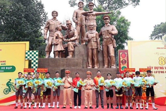 CLB xe đạp C&ocirc;ng an TP HCM quy tụ nhiều tay đua mạnh của Việt Nam - Ảnh 1.