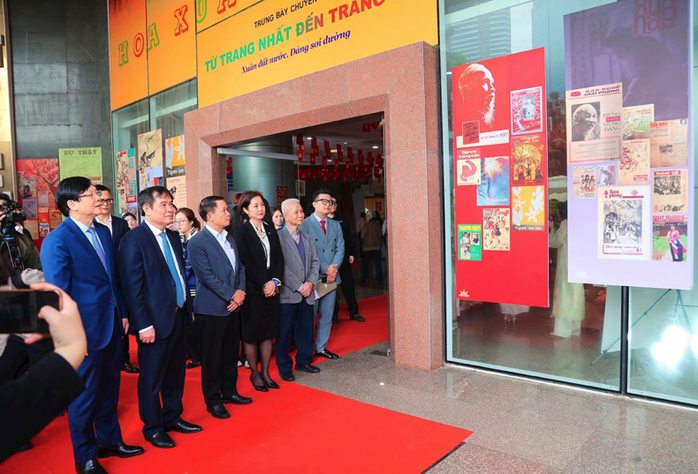 Trưng b&agrave;y chuy&ecirc;n đề "Từ trang nhất đến trang sử - Xu&acirc;n đất nước, Đảng soi đường" - Ảnh 4.