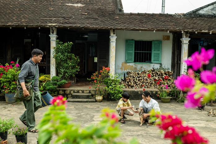 Sau Mang tiền về cho Mẹ, Đen c&oacute; th&ecirc;m một s&aacute;ng t&aacute;c x&uacute;c động từ g&oacute;c nh&igrave;n người cha  - Ảnh 3.