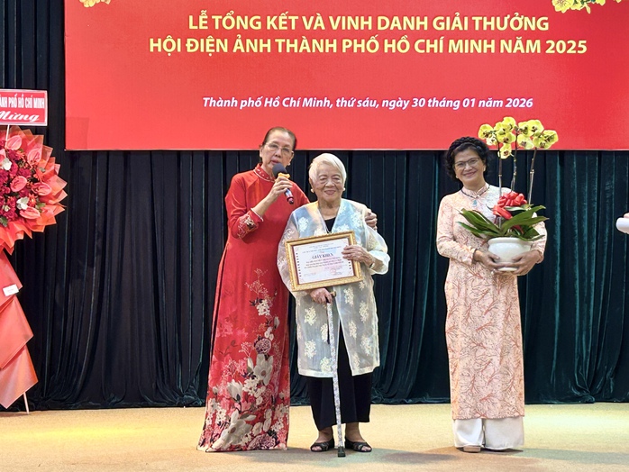 Đạo diễn Xu&acirc;n Phượng m&ecirc; l&agrave;m phim hơn nửa thế kỷ - Ảnh 2.