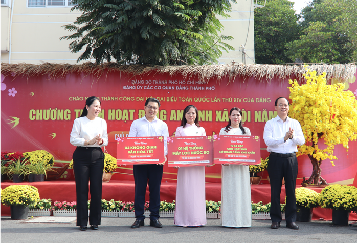 "Xu&acirc;n sẻ chia" đến với x&atilde; đảo duy nhất của TPHCM - Ảnh 2.