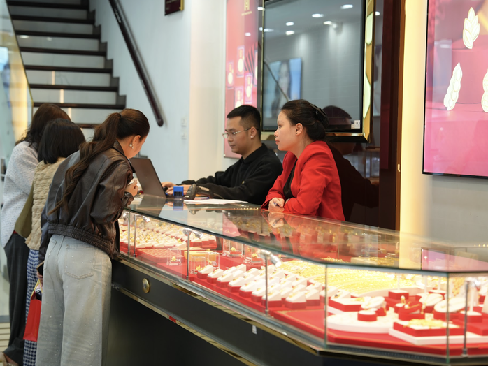 Giá vàng lao dốc không phanh ngày 30 - 1: Tác động đến thị trường tài chính - Ảnh 2. Giá vàng lao dốc không phanh ngày 30 - 1: Tác động đến thị trường tài chính - Ảnh 2.