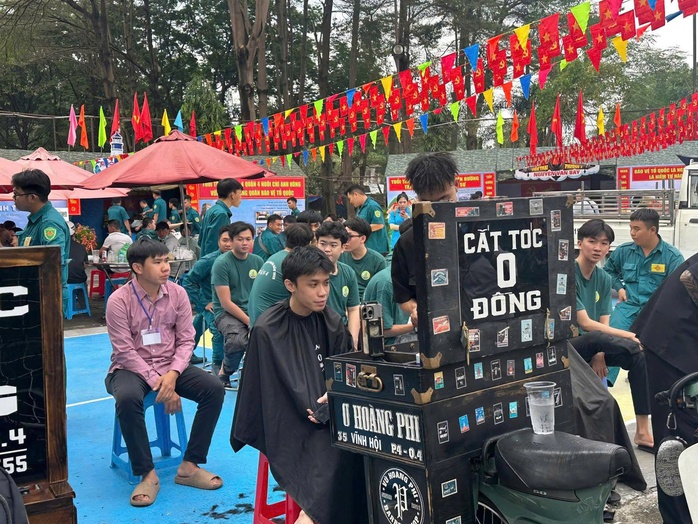 Tiktoker sở hữu 1,6 triệu follower chuy&ecirc;n cắt t&oacute;c cho sao Việt l&agrave; ai?  - Ảnh 2.