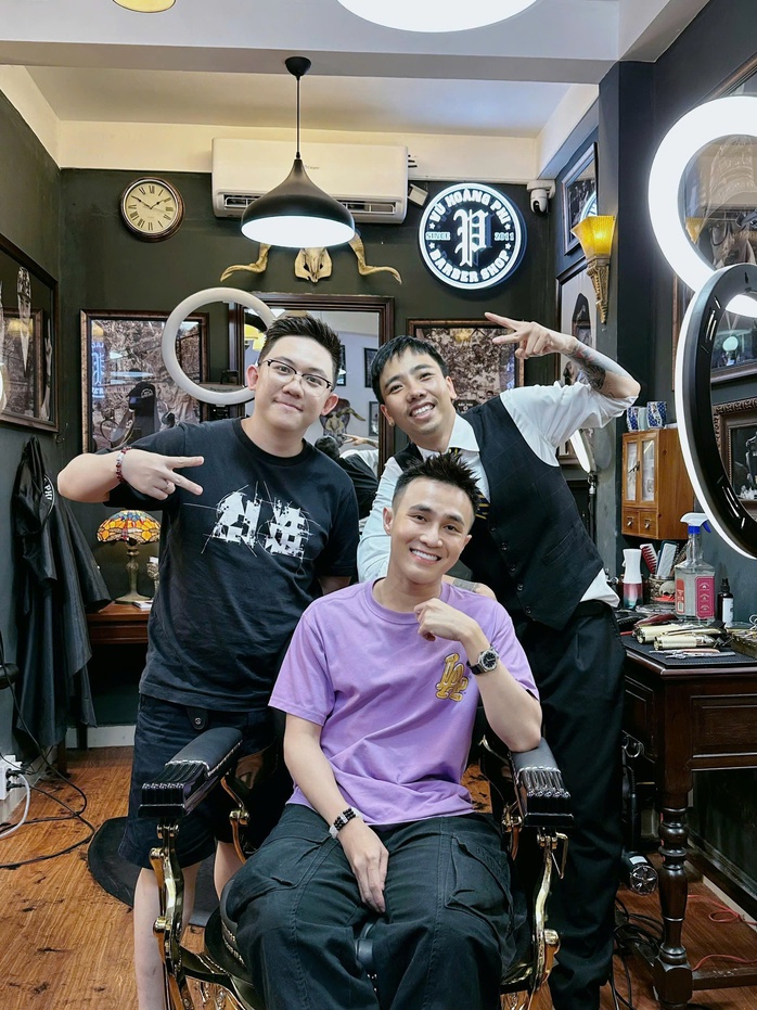 Tiktoker sở hữu 1,6 triệu follower chuy&ecirc;n cắt t&oacute;c cho sao Việt l&agrave; ai?  - Ảnh 1.