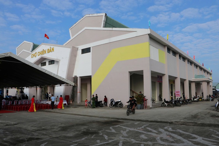 Chợ Chi&ecirc;n Đ&agrave;n ở Đ&agrave; Nẵng ch&iacute;nh thức đi v&agrave;o hoạt động phục vụ tiểu thương - Ảnh 1.