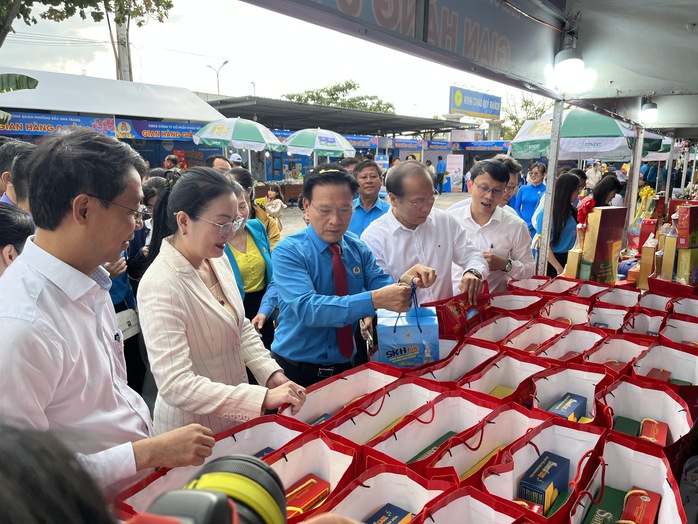 Khánh Hoà hơn 61 tỷ đồng chăm lo Tết Bính Ngọ 2026 cho đoàn viên, người lao động - Ảnh 5.