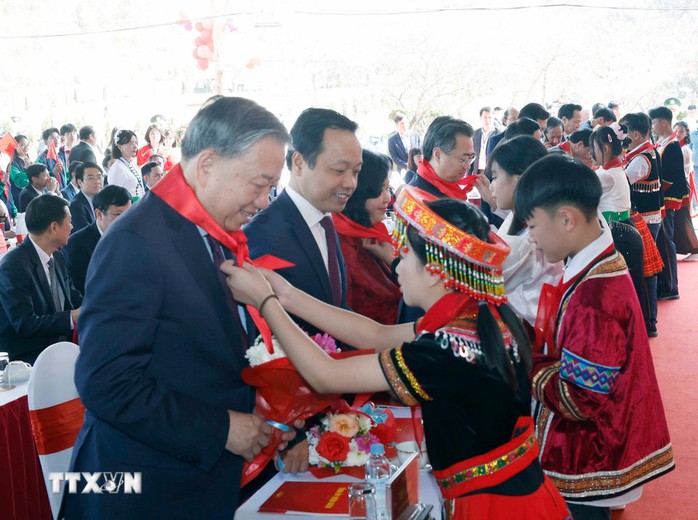 Tổng B&iacute; thư T&ocirc; L&acirc;m dự lễ kh&aacute;nh th&agrave;nh Trường Phổ th&ocirc;ng nội tr&uacute; li&ecirc;n cấp TH v&agrave; THCS Si Pa Ph&igrave;n - Ảnh 3.