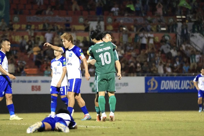 C&ocirc;ng Phượng tỏa s&aacute;ng, Đồng Nai ngược d&ograve;ng để l&ecirc;n đỉnh bảng - Ảnh 1.