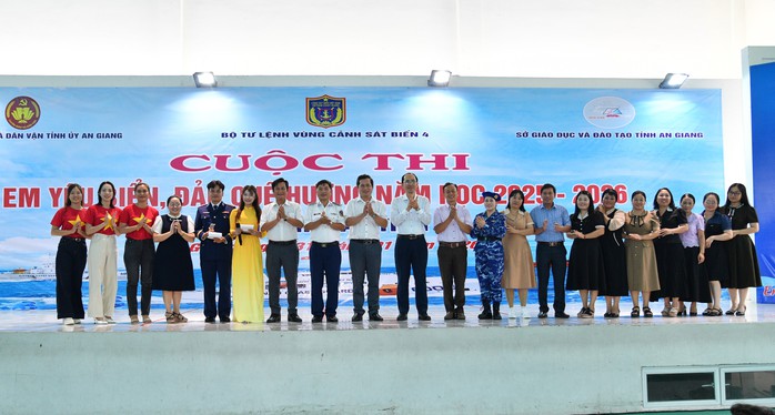 S&ocirc;i nổi cuộc thi "Em y&ecirc;u biển, đảo qu&ecirc; hương" ở An Giang - Ảnh 9.